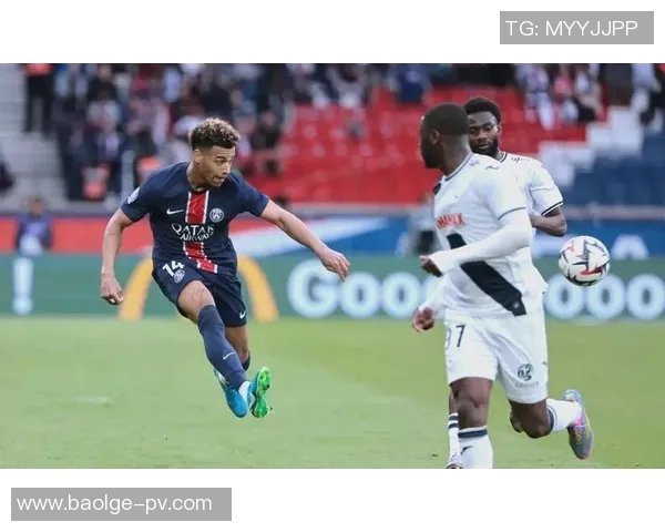 巴黎圣日耳曼战胜里昂，豪取法甲联赛冠军领跑优势